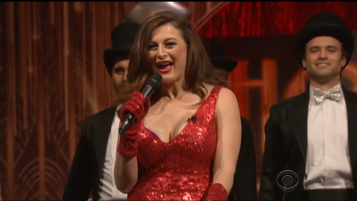Rachel sing to the HOH competitors